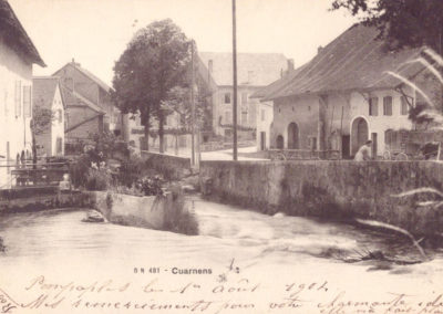 Photo ancienne du Village de Cuarnens, vue en gros plan sur la Venoge