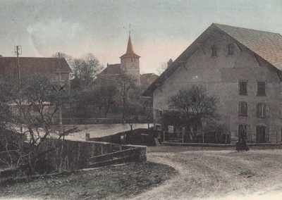 Photo ancienne du Village de Cuarnens, rue des Lavoirs, église en arrière-plan